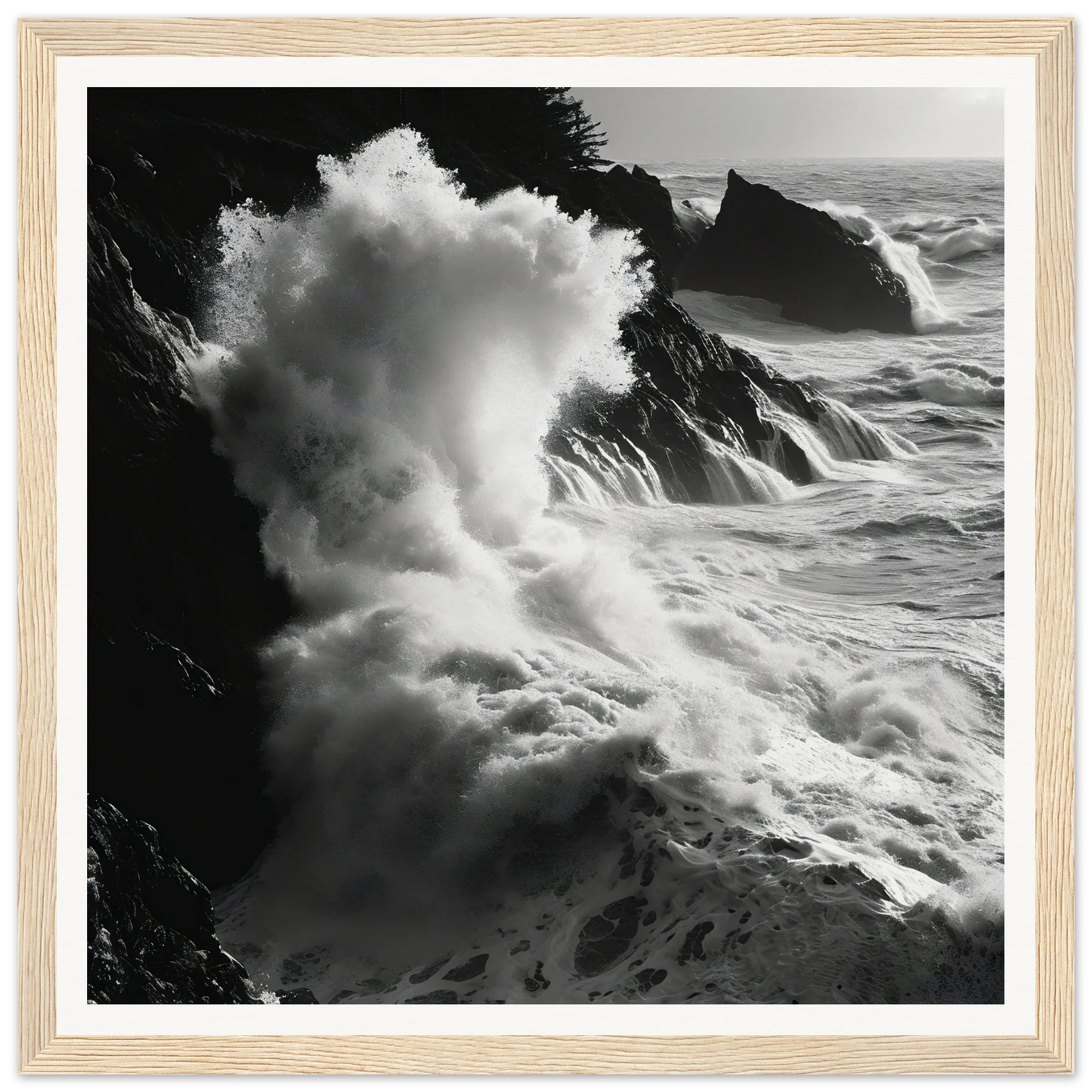 Dramatic ocean waves crashing on cliffs, perfect for Seas Slaps Struzgwžues art