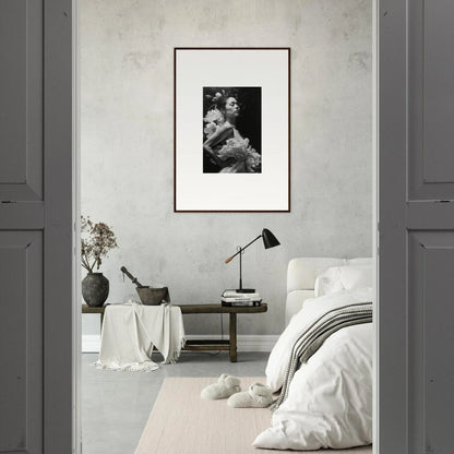 Framed black and white photography for stylish room decoration with Dreaming Nuit vibe