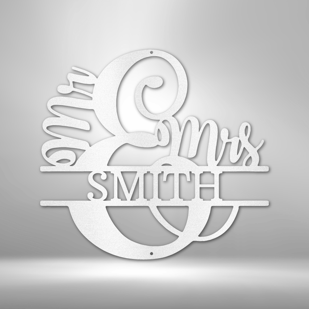 White decorative sign reading ’Mr & Mrs SMITH’ in stylized lettering.