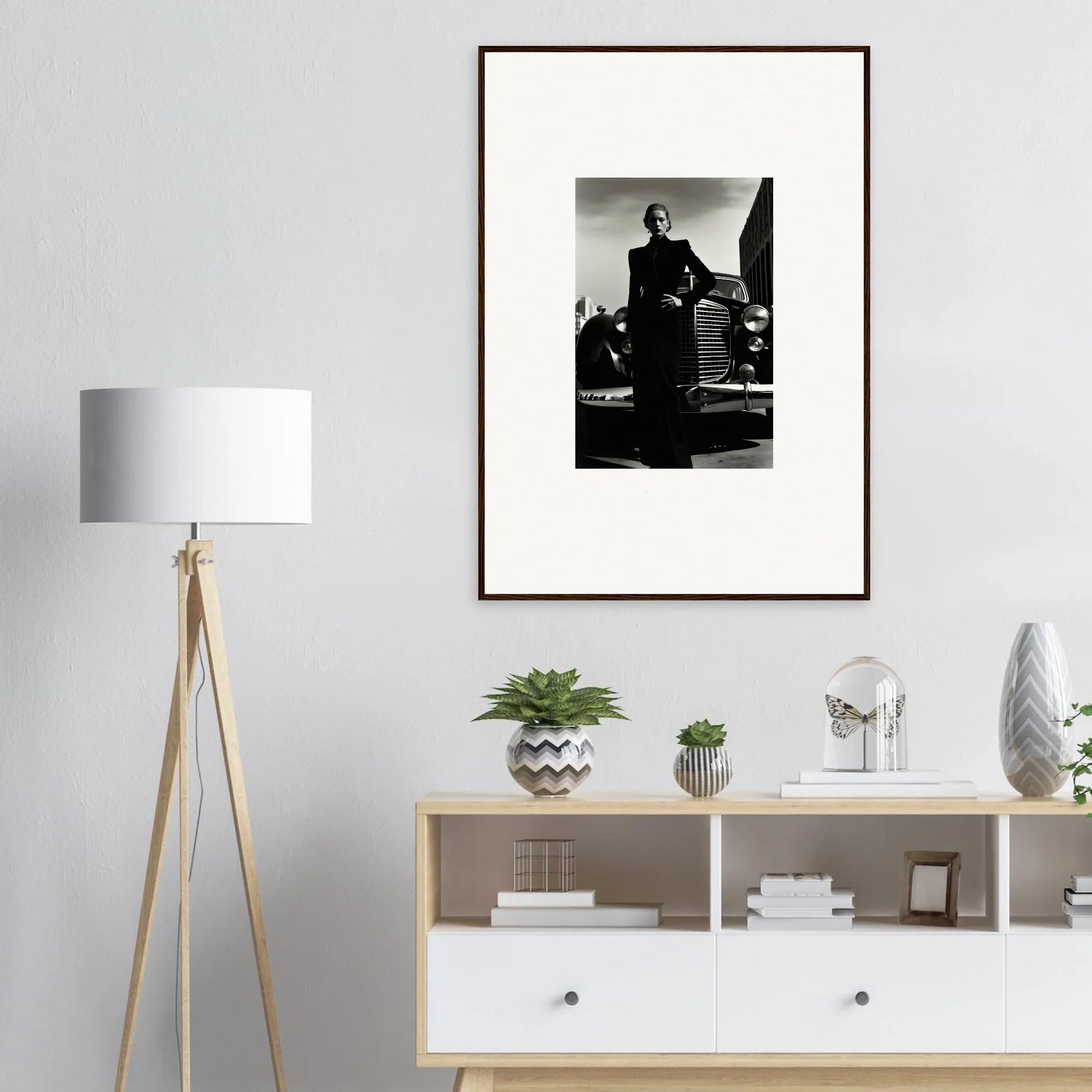 Framed black and white photo on light gray wall from Noiray Vogue Explosion collection